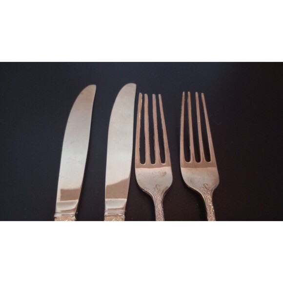 W.M. Rogers & Sons China Gold Plated Flatware Set of 4 - Salad Forks & Butter Kn - Picture 3 of 5